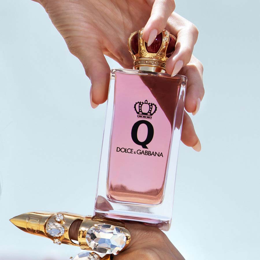 Дольче габбана розовые духи. Dolce & Gabbana q Perfume 2023. Dolce Gabbana q by Dolce Gabbana 100 мл. Дольче Габбана новый аромат женский 2023.
