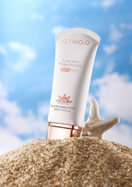 Увлажняющий Солнцезащитный Крем O.TWO.O Легкий Отбеливающий BB Крем SPF 30 PA+++ 30 мл фото
