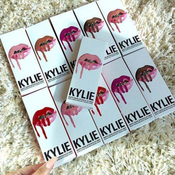Помада Kylie Holiday Edition Matte Liquid Lipstick & Lip Liner 2 in 1 (упаковка 12 шт) фото